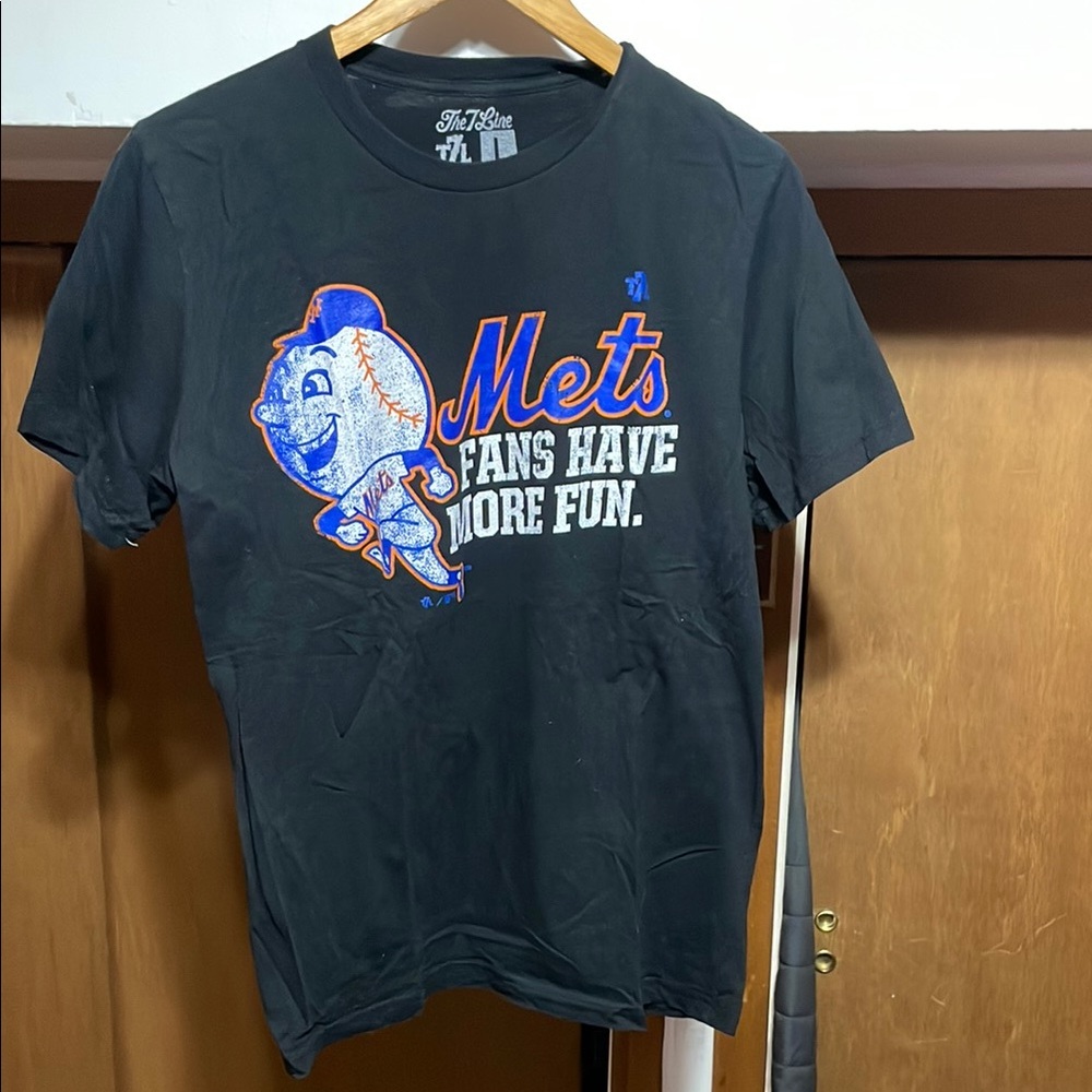 The 7 line Mets size Large. Mets fans have more fun